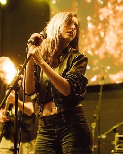 Luna Škopelja performing live at the microphone